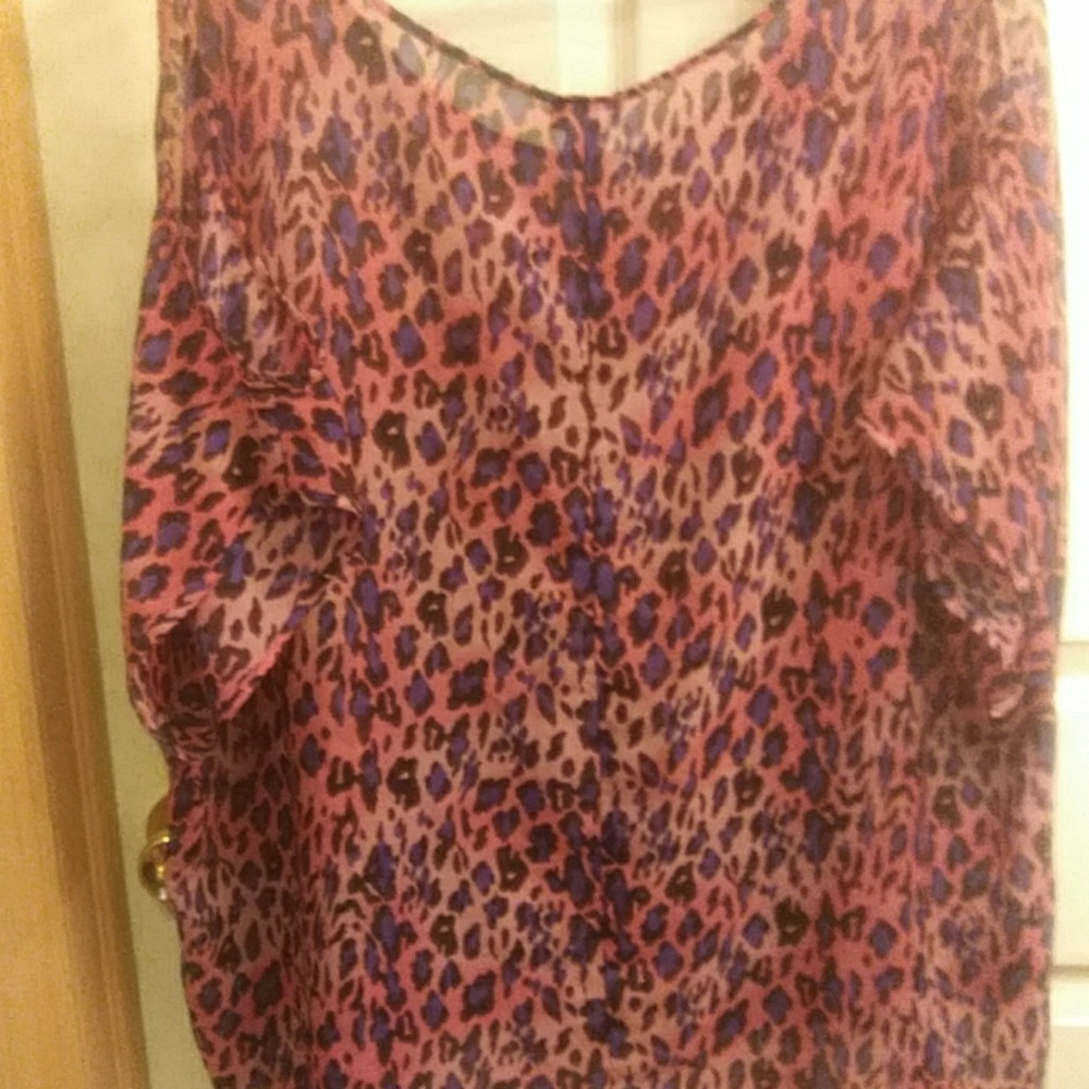 Torrid -  Beautiful Cold Shoulder Top - Picture 4 of 5